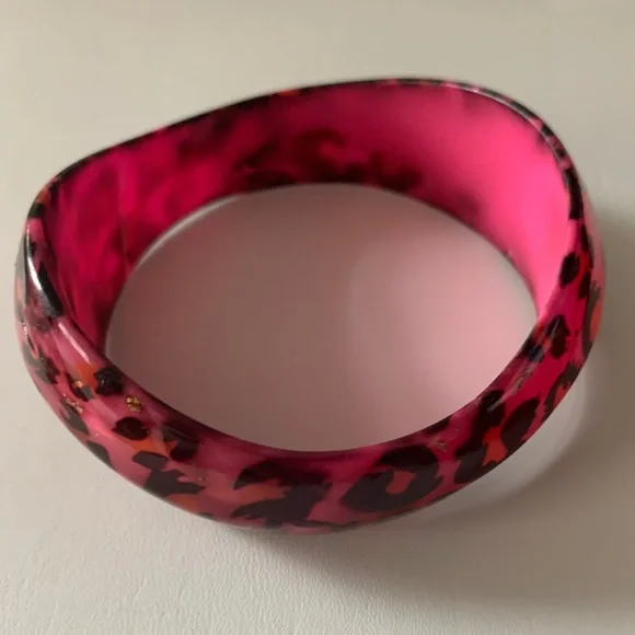 Hot pink leopard print bangle bracelet - Picture 3 of 6